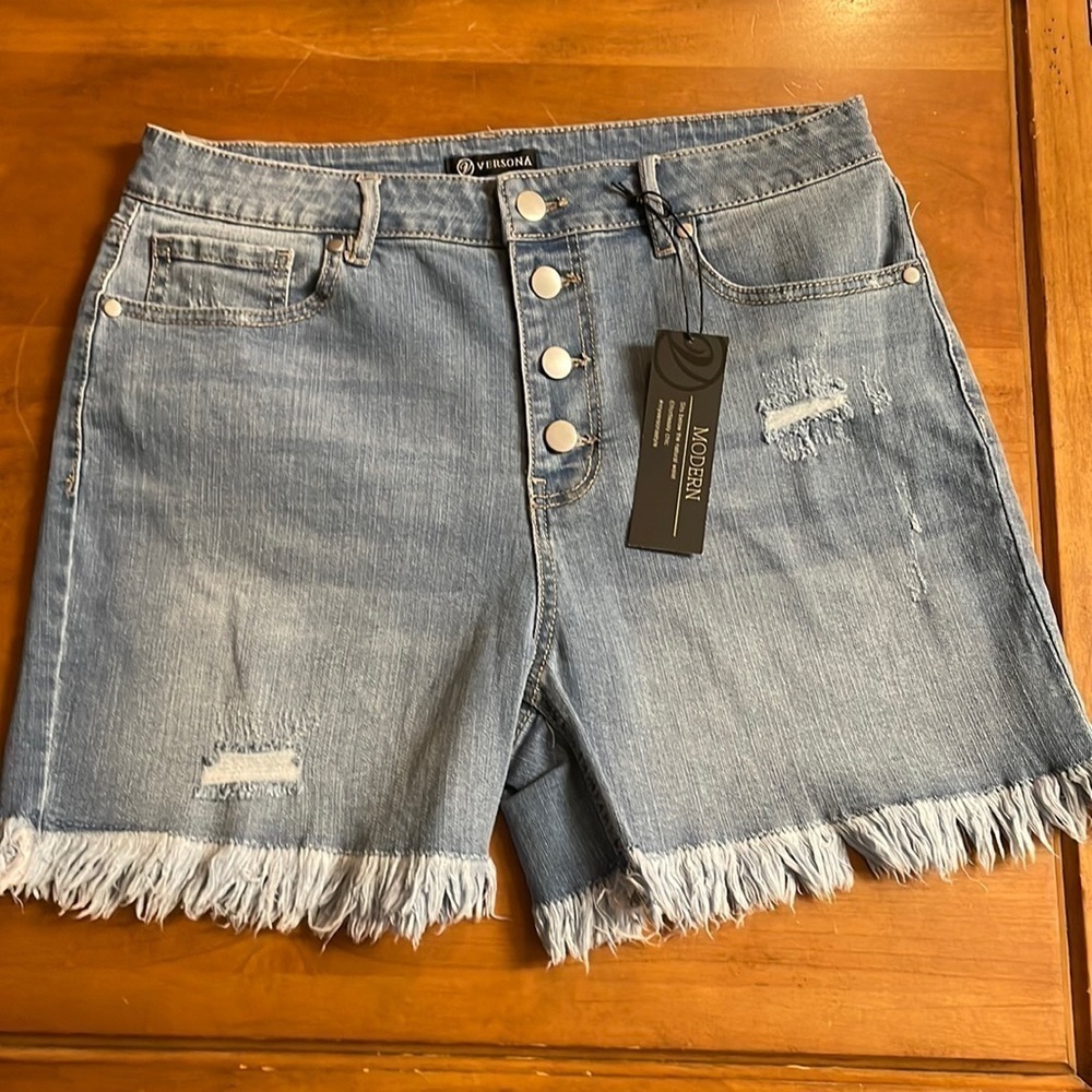 VERSONA NWT Button Fly Shorts Size 12